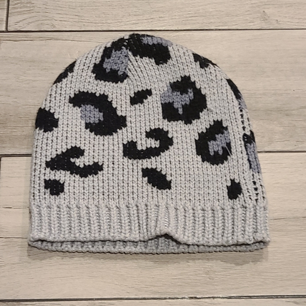 🍦Poppie Jones Leopard Print knit hat